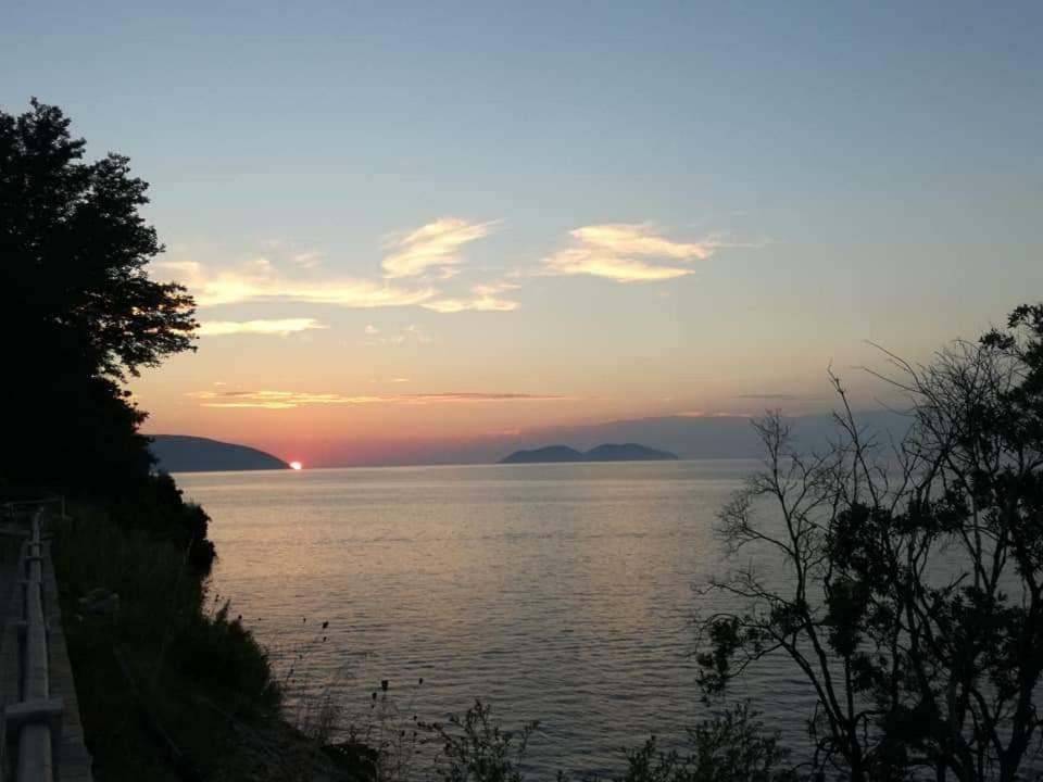 Aneta'S Beach House Vlore Exterior photo